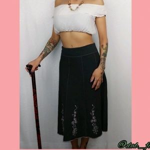 pretty grey chinese Boutique skirt w/ great detail